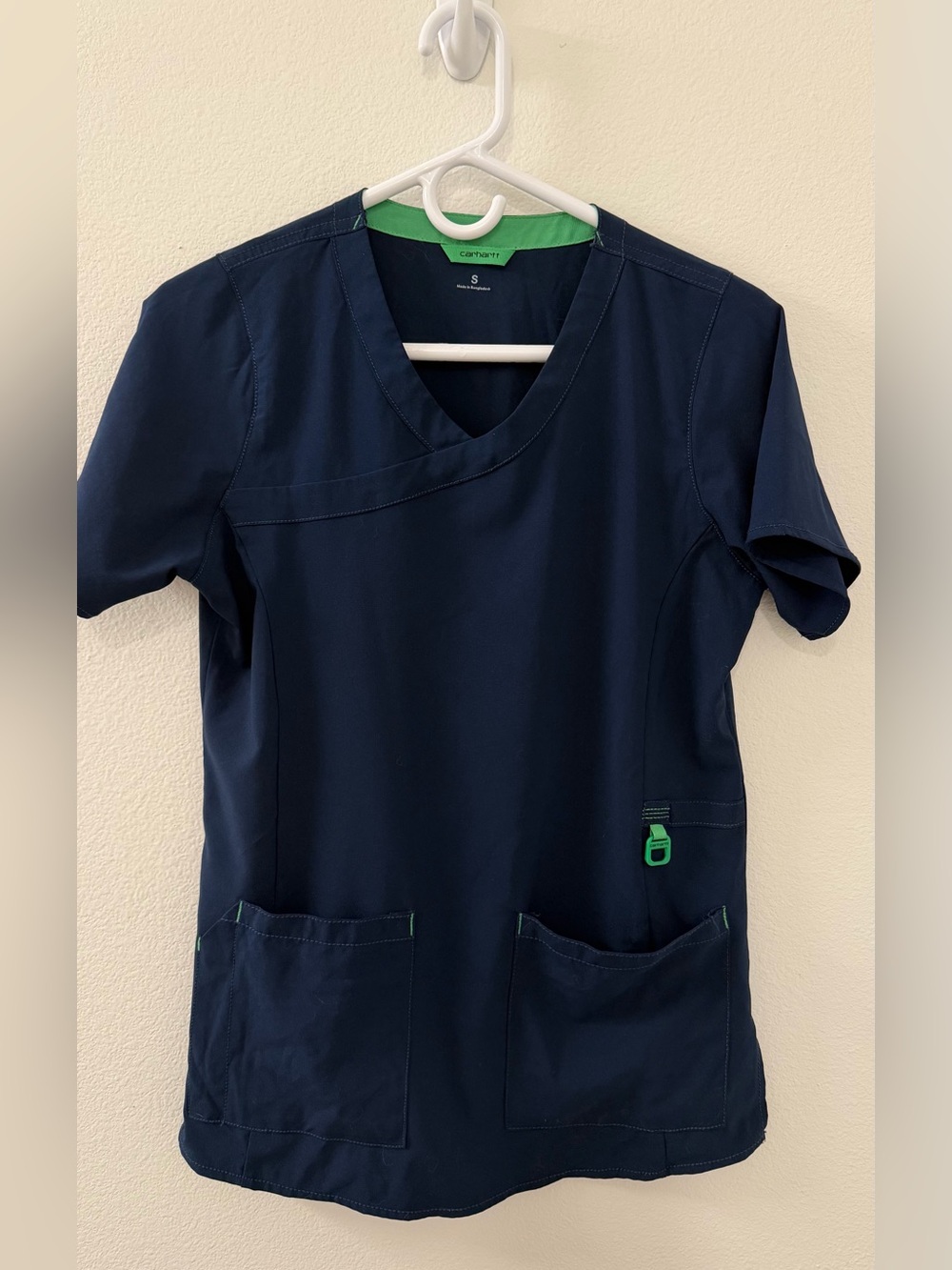 Carhartt force dark blue scrub top with green accents size small